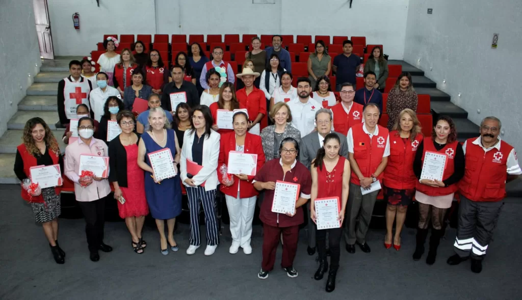 En su 105 aniversario, reconoce Cruz Roja Mexicana en Puebla a Personal Voluntario