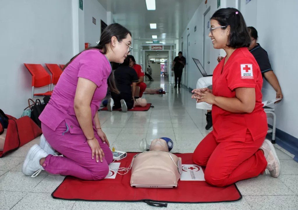 Capacita Cruz Roja Mexicana a estudiantes de la UVP