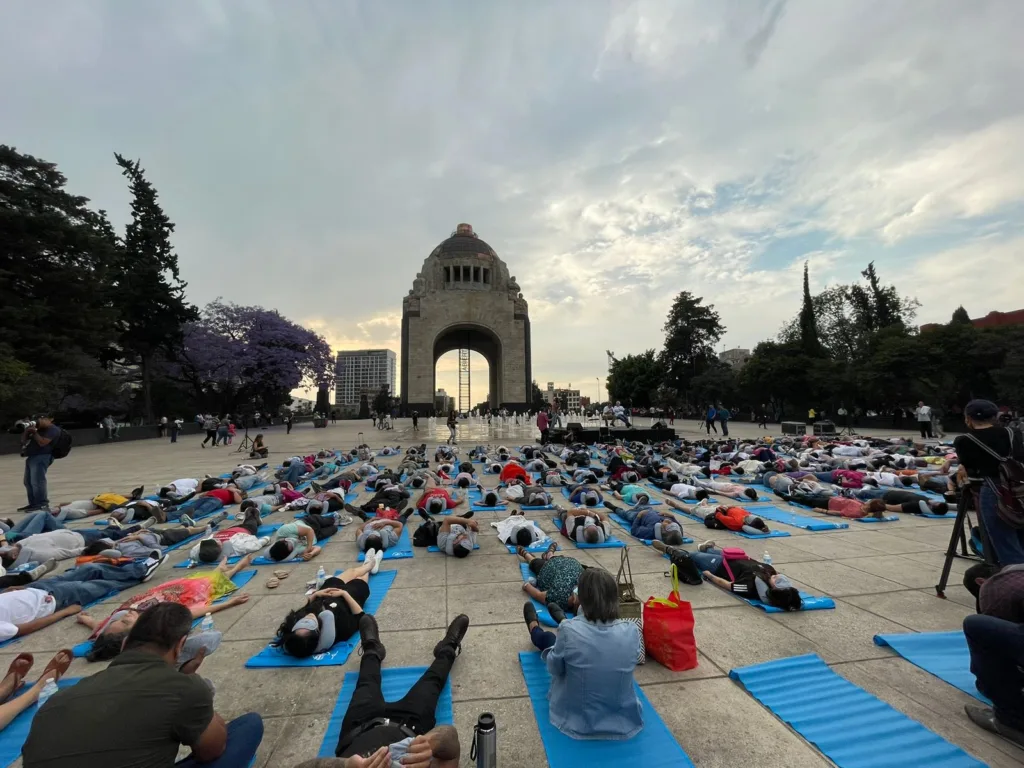 La siesta masiva, una protesta pacífica por el derecho al dormir