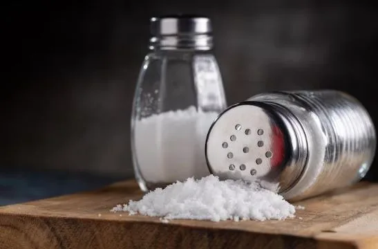 Consumo excesivo de sal aumenta riesgo de enfermedades cardiovasculares