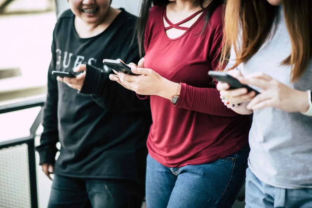 Exposición a ondas electromagnéticas de celular y WiFi causan daños en seres vivos